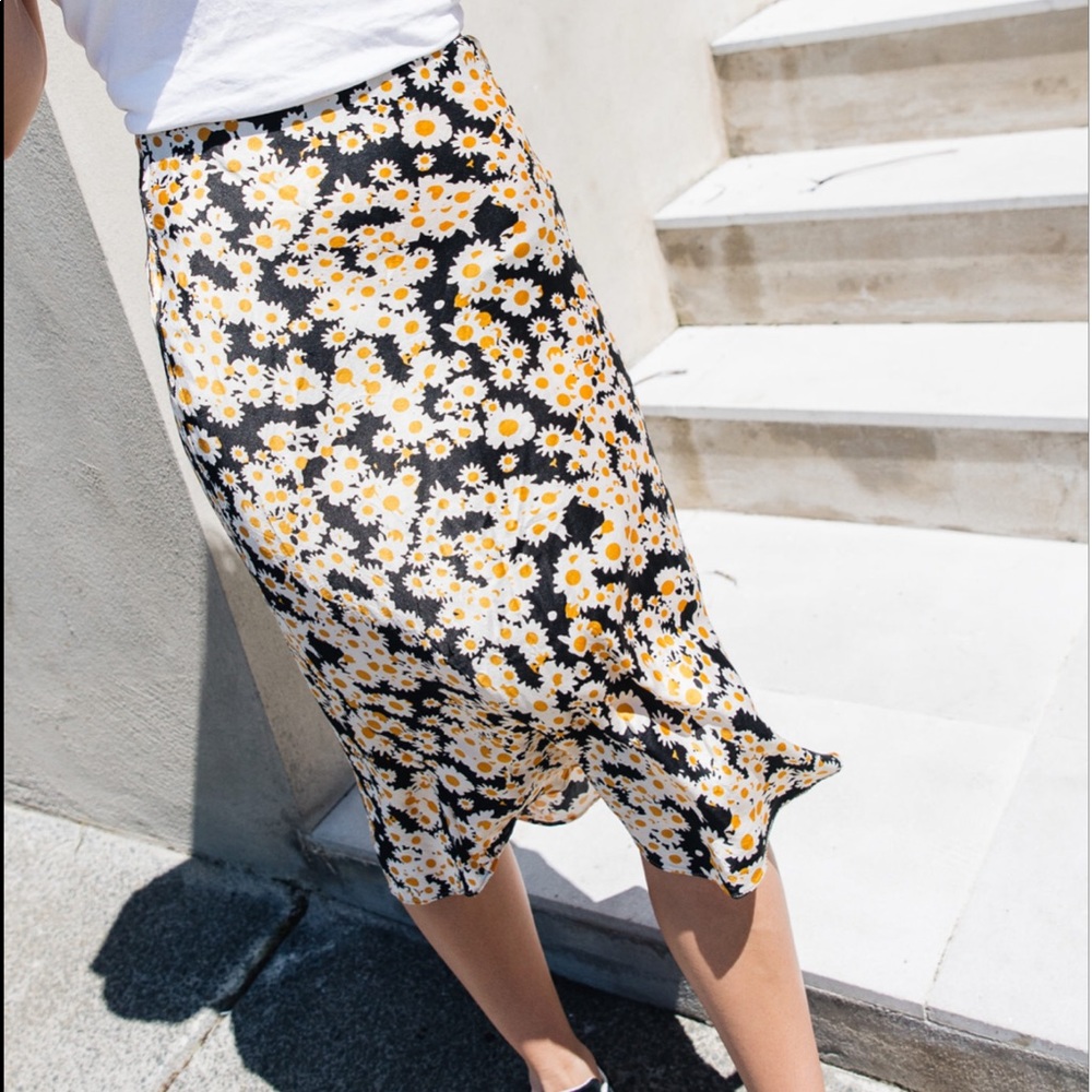 Réalisation par XXL Naomi flower power slip skirt